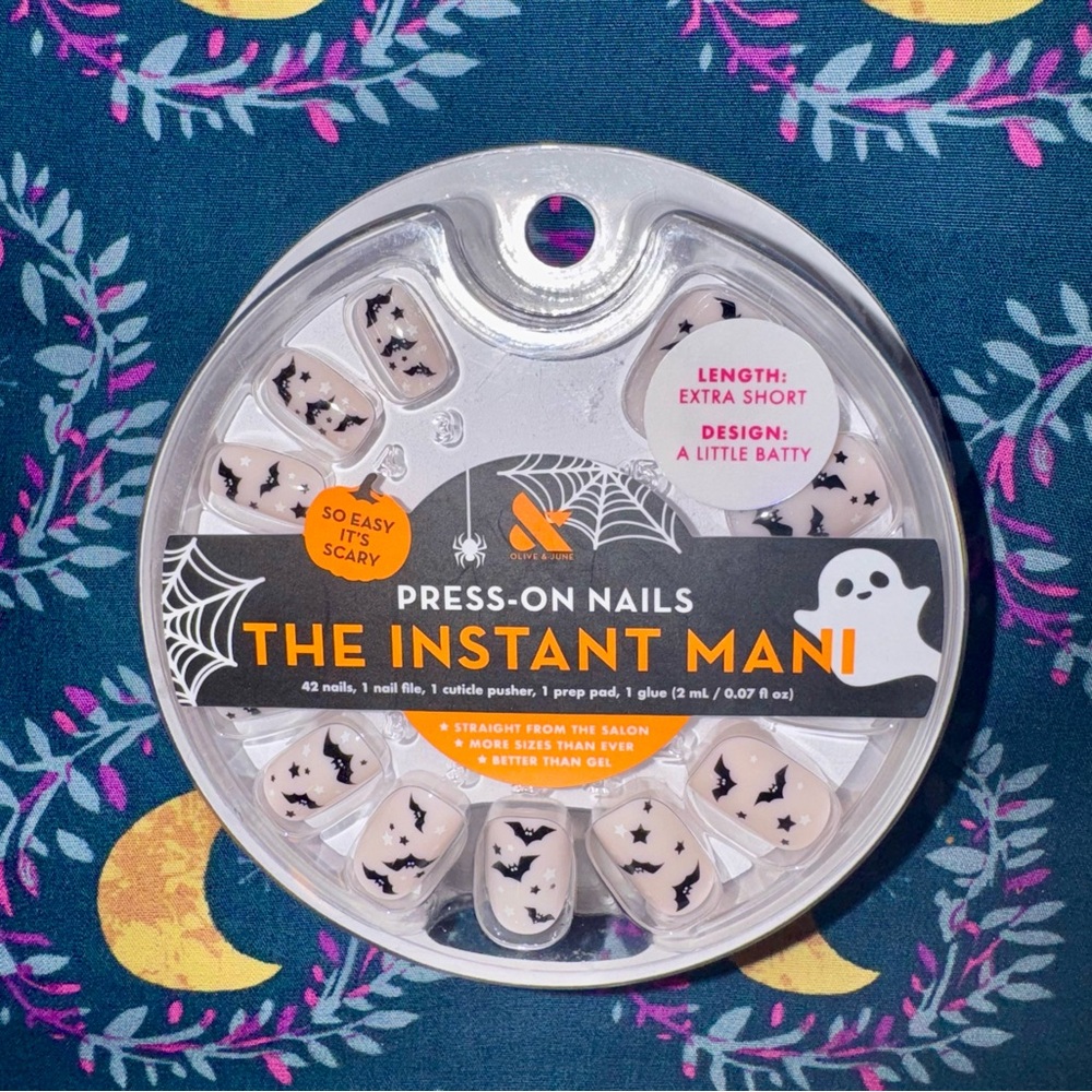 Olive & June Press on Nails The Instant Mani, A Little Batty, Extra Short